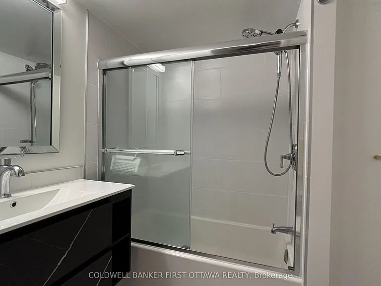142 Waverley St #1A — Photo 15