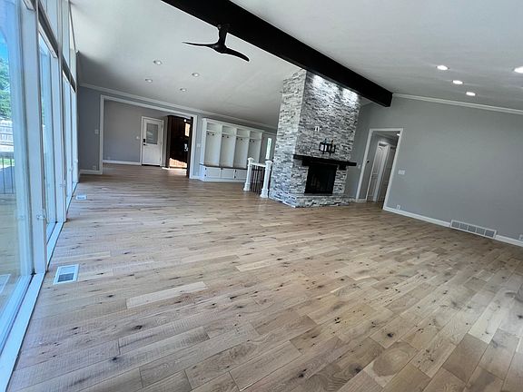 4th image of 25778 Chaucer Dr