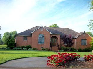 2001 Rugby Dr, Murray, KY 42071