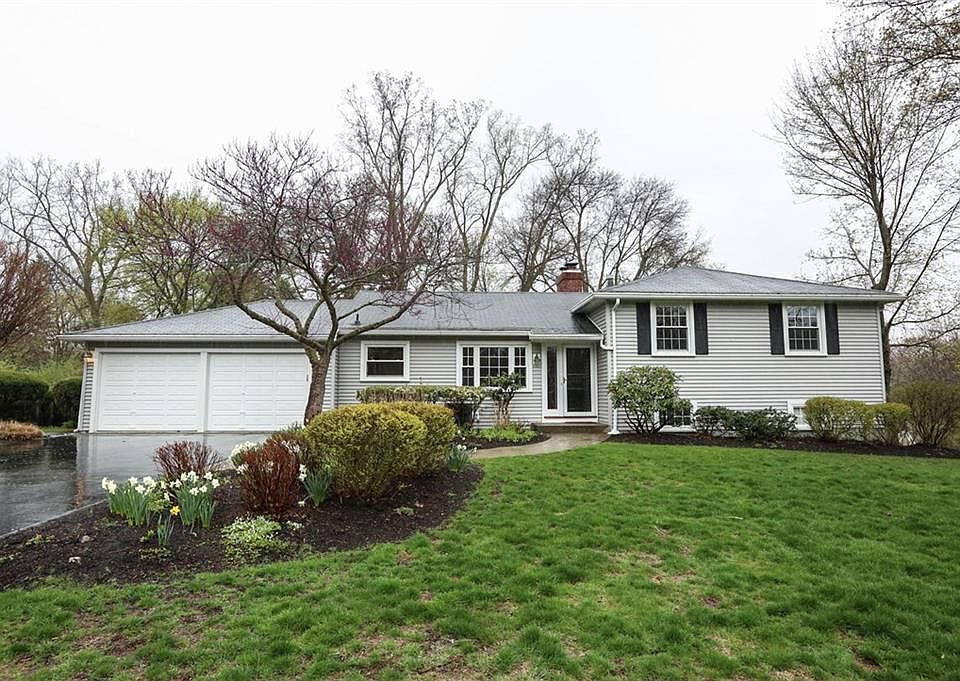 1st image of 6 Rollingwood Dr