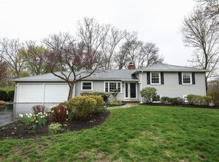 6 Rollingwood Dr, Pittsford, NY 14534