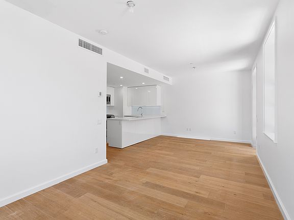 4th image of 51 Mac Dougal St #3