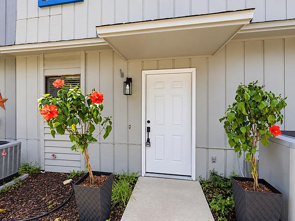 2nd image of 44 Berwick Cir APT 2