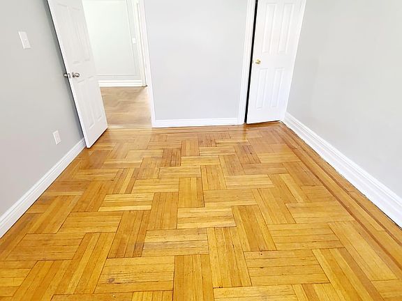 4th image of 958 E 227th St #3