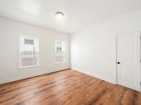 5th image of 16 Oakes St Floor 1