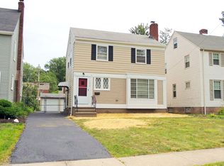 1075 Pembrook Rd, Cleveland Heights, OH 44121