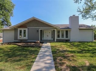 1 Chevington Ct, Ballwin, MO 63011