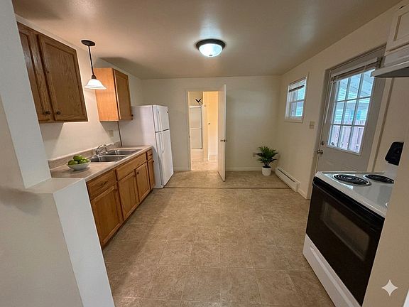 3rd image of 563-569 W Church St #563
