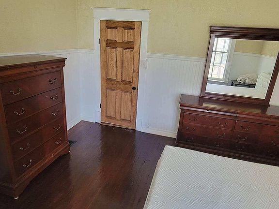 4th image of 406 E Unaka Ave #2