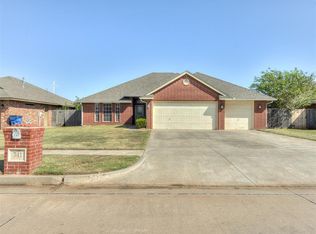 741 E Pointe Court Ln, Mustang, OK 73064