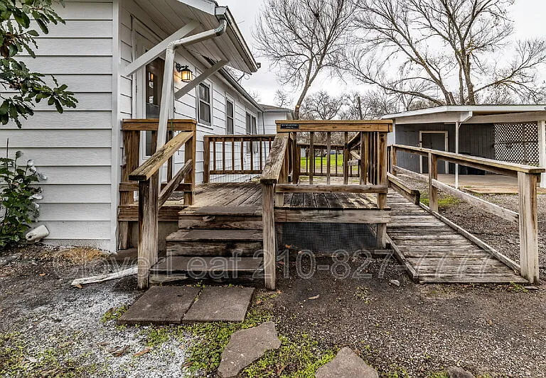 295 N Peach Ave — Photo 28