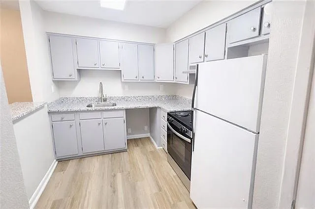 106 E 3rd St #16 — Photo 4