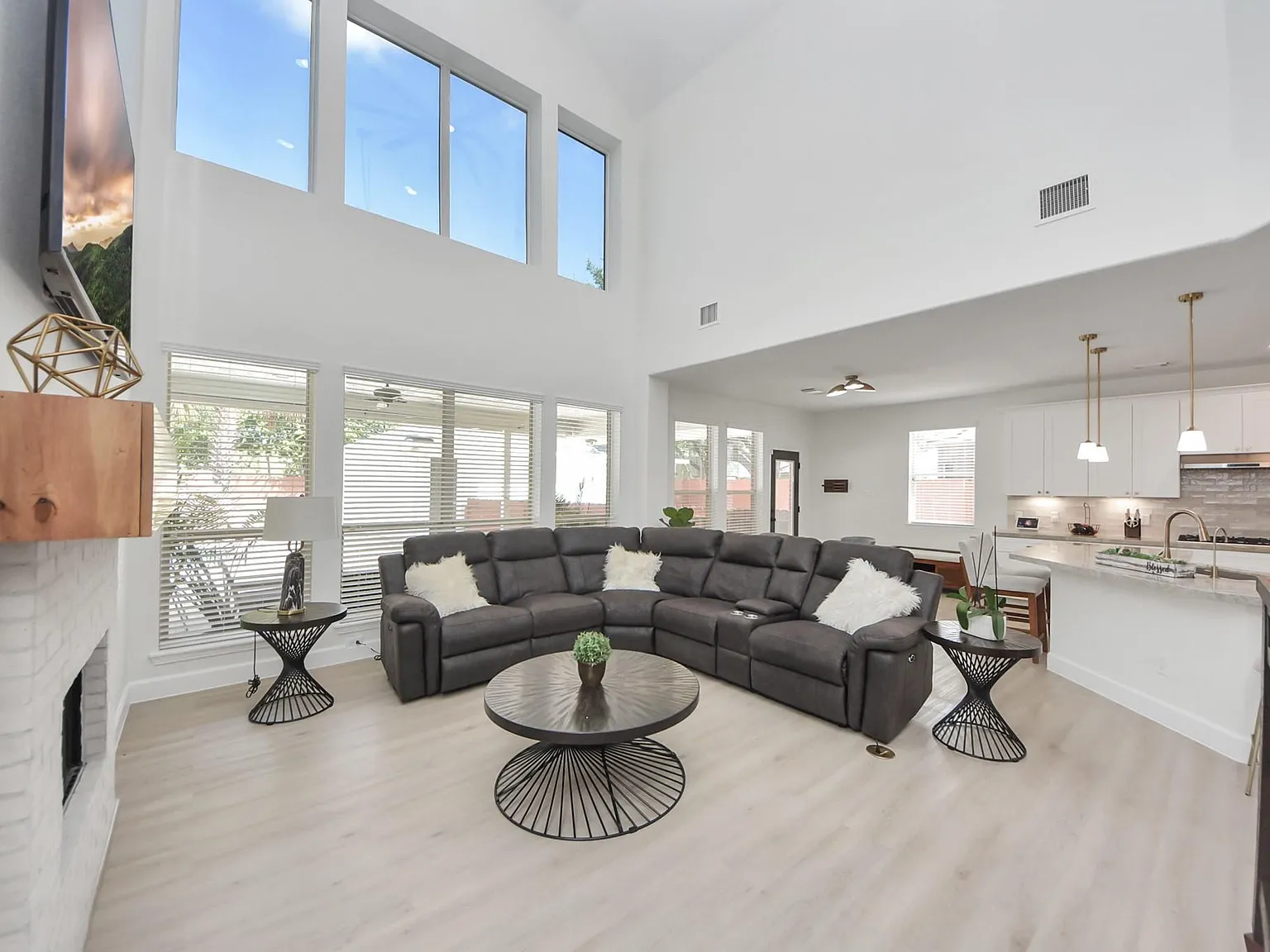 4 bed, 2.5 bath, 3112 sqft, $4,250 — Photo 2
