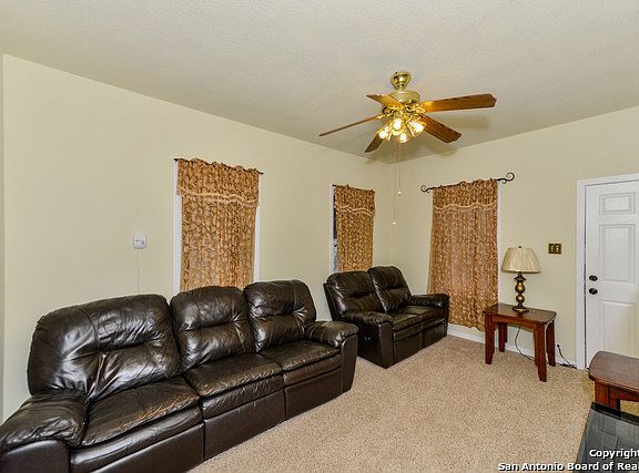 4th image of 738 W Glenn Ave