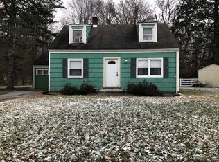 27 Red Barn Rd, Hyde Park, NY 12538