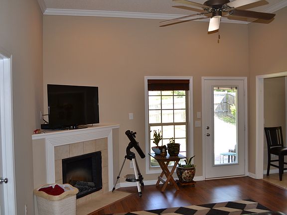 4th image of 4220 Macon Cir