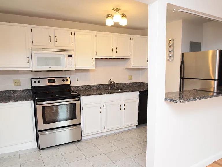 135 Inman St #12 — Photo 1