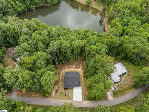 16 Forest Dr, Travelers Rest, SC 29690