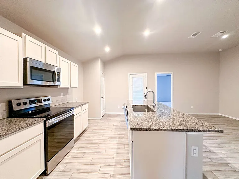 10423 Waverly Ave — Photo 7