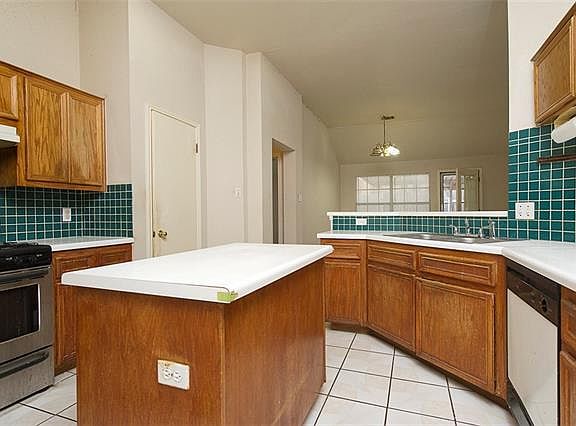 5th image of 1102 Briargate Dr