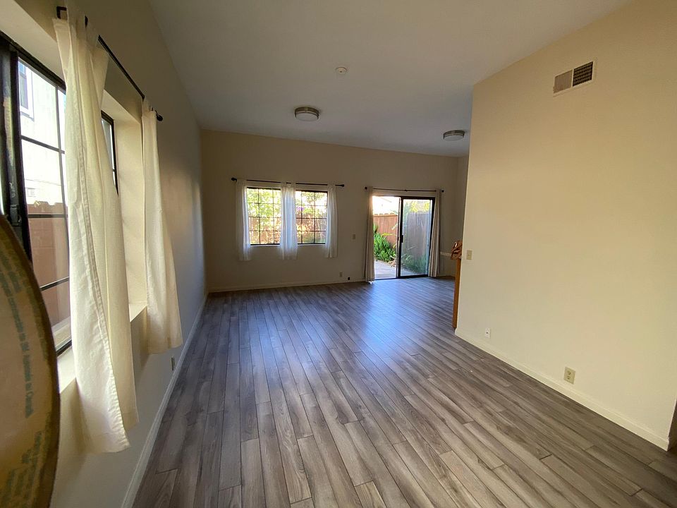 1st image of 453 Arcade Dr