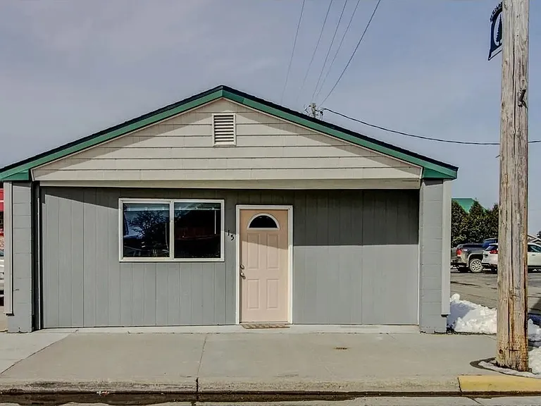 Main St NE — Photo 1