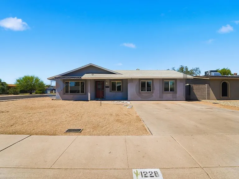 1228 E Barbara Dr — Photo 4
