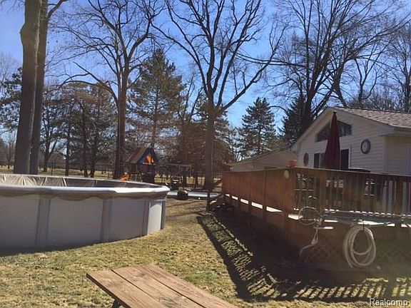 4th image of 719 Fairway Dr