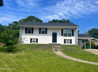 2714 Larchmont St, Pascagoula, MS 39567