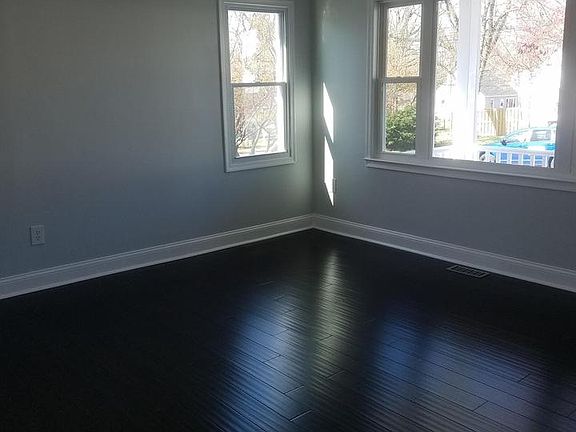 3rd image of 15 Cromwell Ave