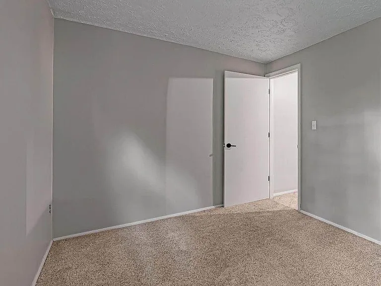 338 Huntingdon Ave — Photo 4