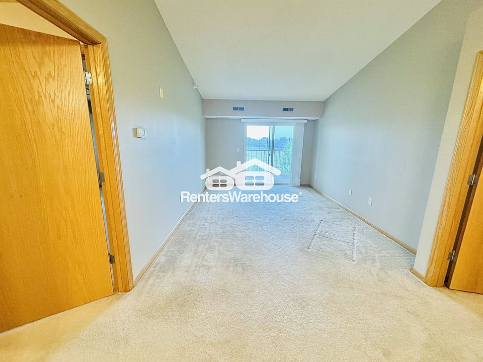 1st image of 1590 Parkwood Dr APT 312