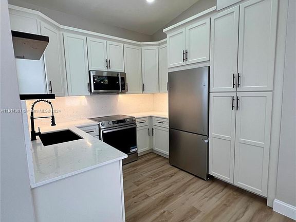 3rd image of 20882 NW 19th St