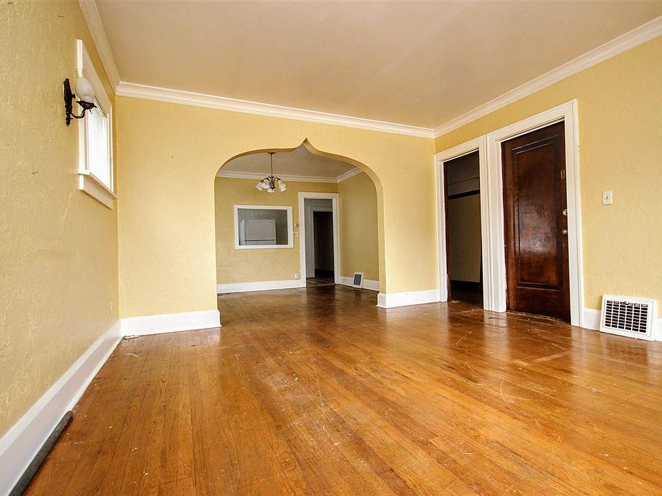 2219 11th Street Apartments Rockford, IL Zillow