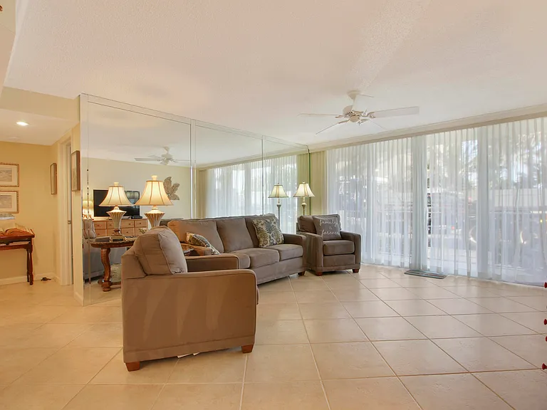 630 Ocean Dr #102 — Photo 7