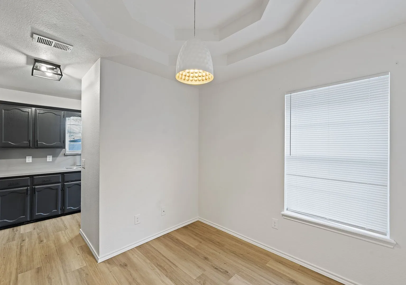 1106 S Stone Haven — Photo 4