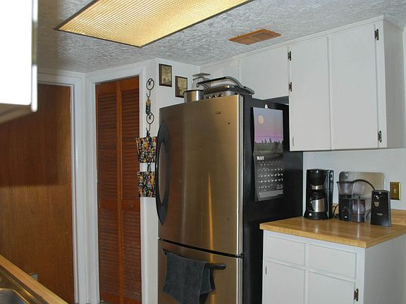 Another kitchen view.