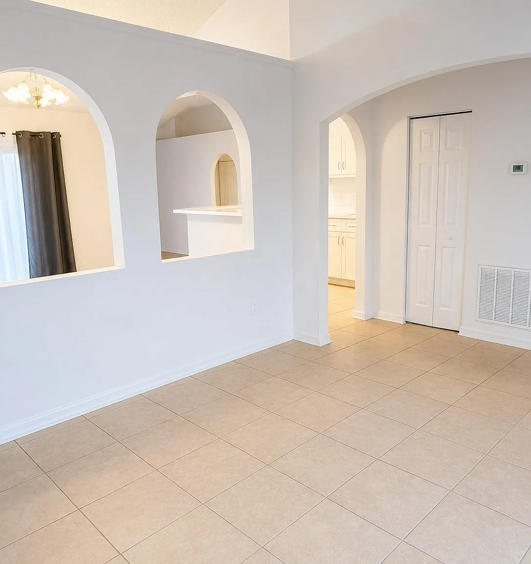 3 bed, 1439 sqft, $2,500 — Photo 3