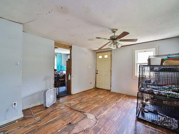 5th image of 49383 Lake Ave