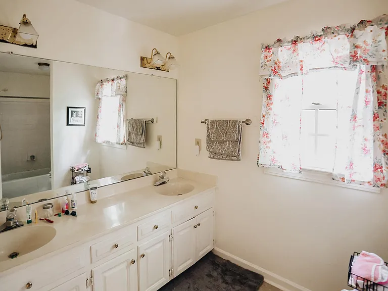 2220 Parkside Dr — Photo 18