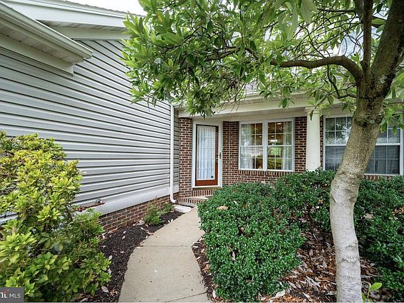 2nd image of 524 Oak Hill Ln