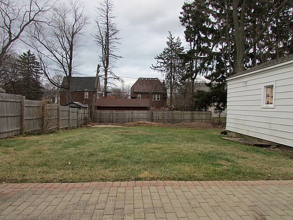 2nd image of 611 N Lewis Ave