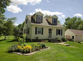 310 10th Ave S, Cordova, IL 61242