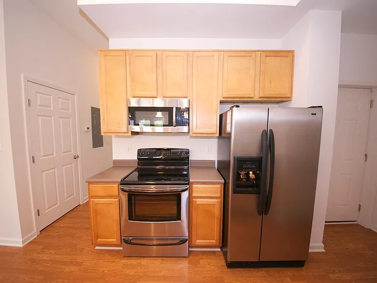 655 E 24th St #E — Photo 10
