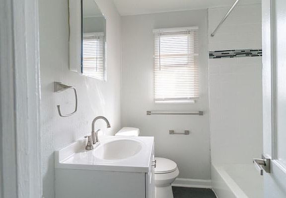 3rd image of 128 Yorke St #A13
