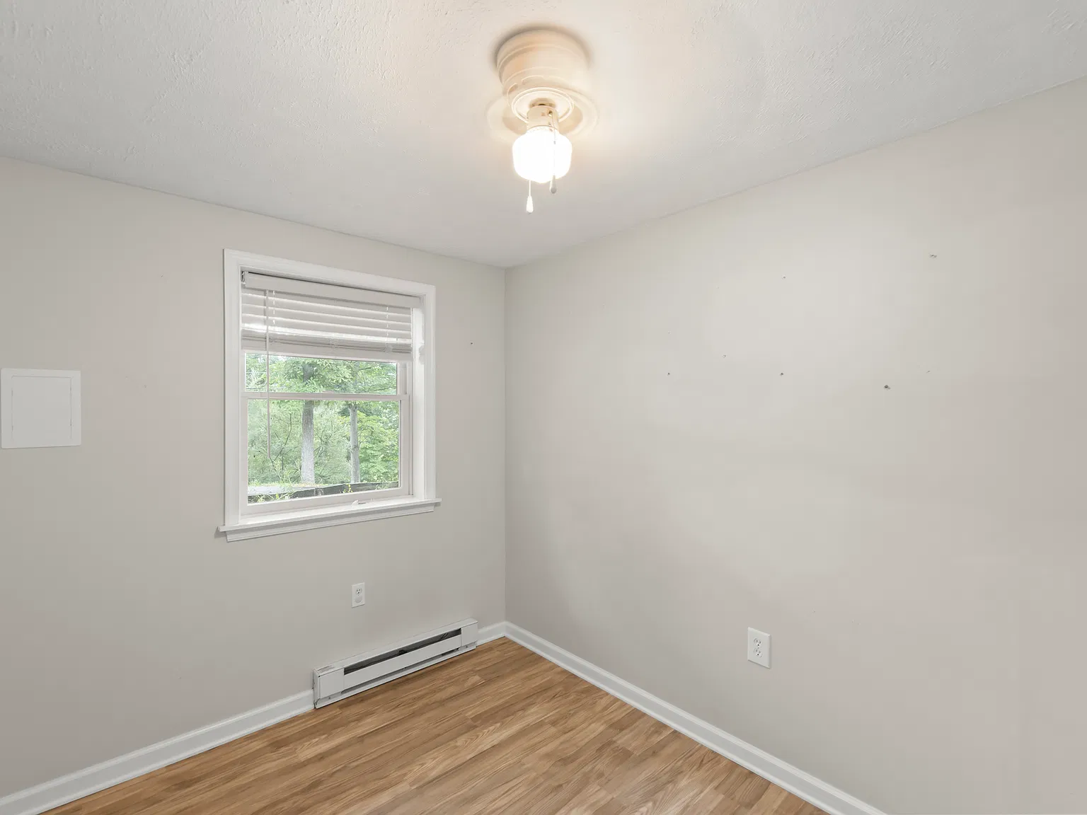 5 bed, 1970 sqft, $2,150 — Photo 4
