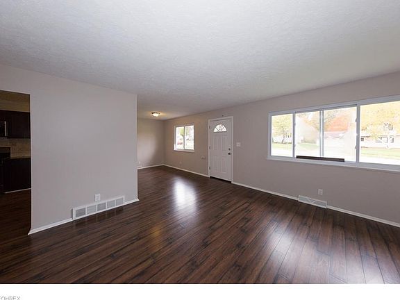 3rd image of 6585 Basswood Dr