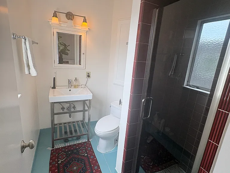388 Staten Ave — Photo 10