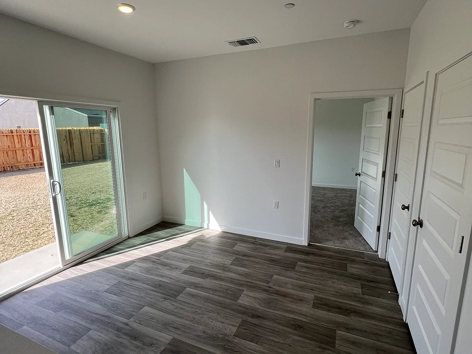 3 bed, 1341 sqft, $2,390 — Photo 4