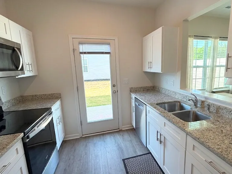 5528 Avery Dr — Photo 2